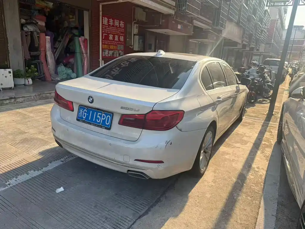 BMW 5 Series — миниатюра 4