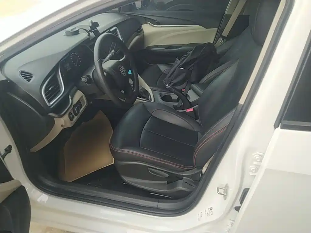 Buick Excelle — миниатюра 15