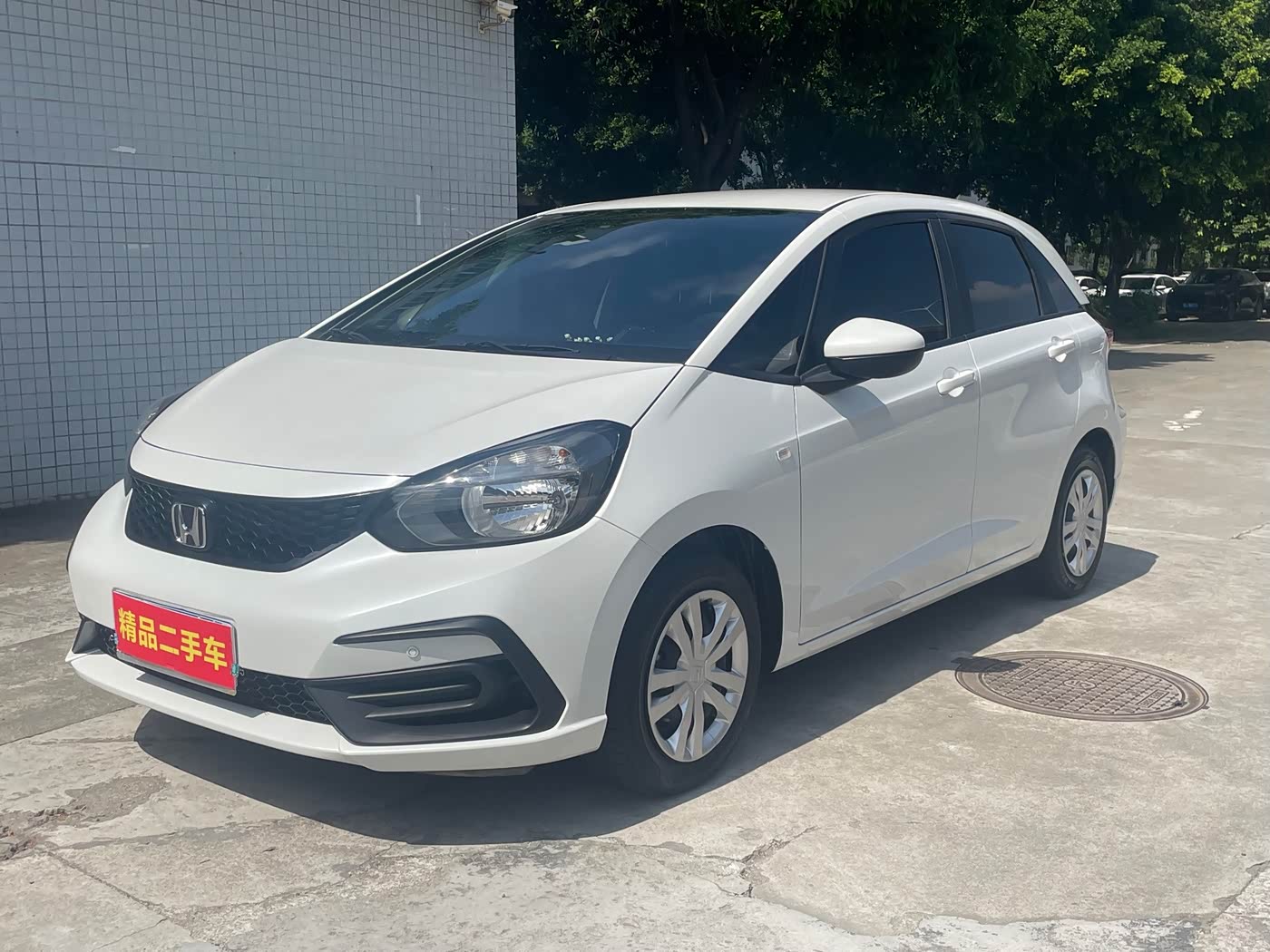 Honda Fit 1.5 л 2024 г. Белый, пробег 17000 км