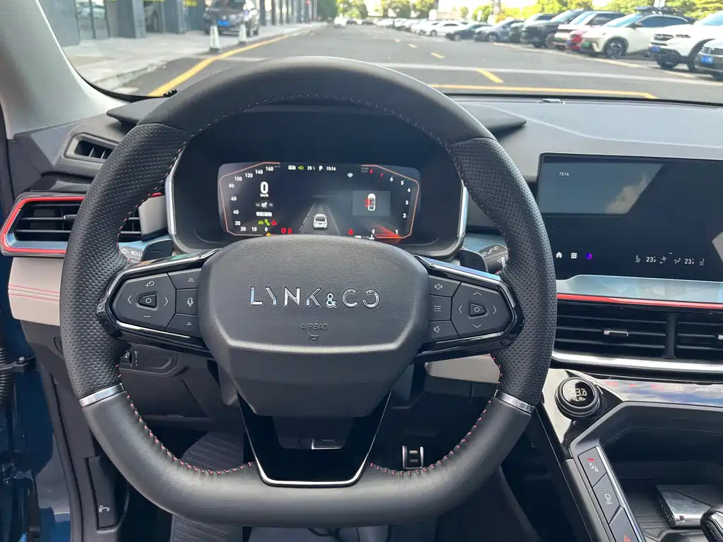 Lynk & Co 06 — миниатюра 4