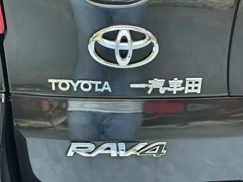Toyota RAV4 — миниатюра 11
