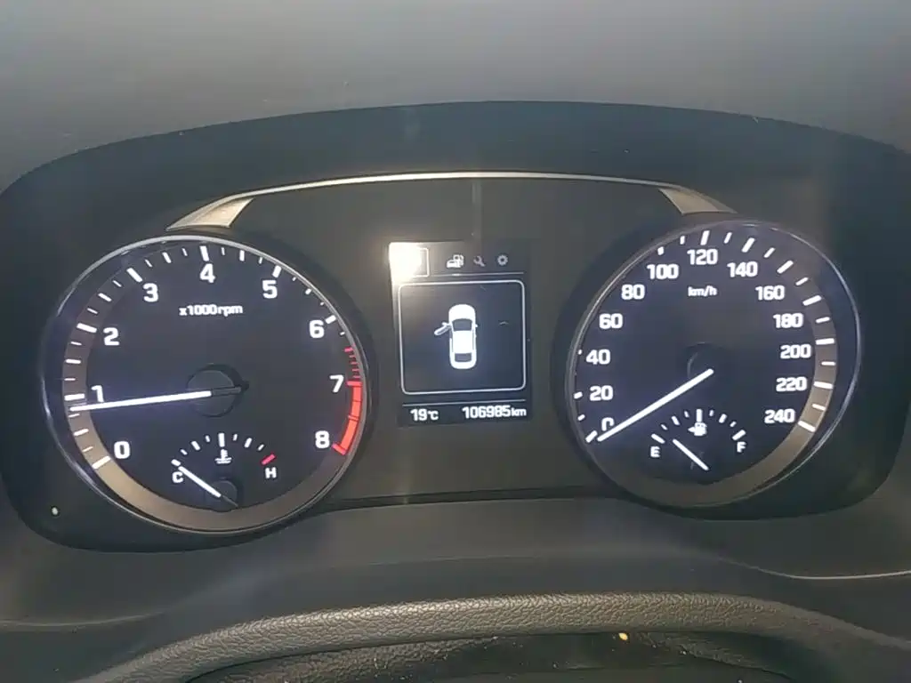Hyundai Elantra — миниатюра 12