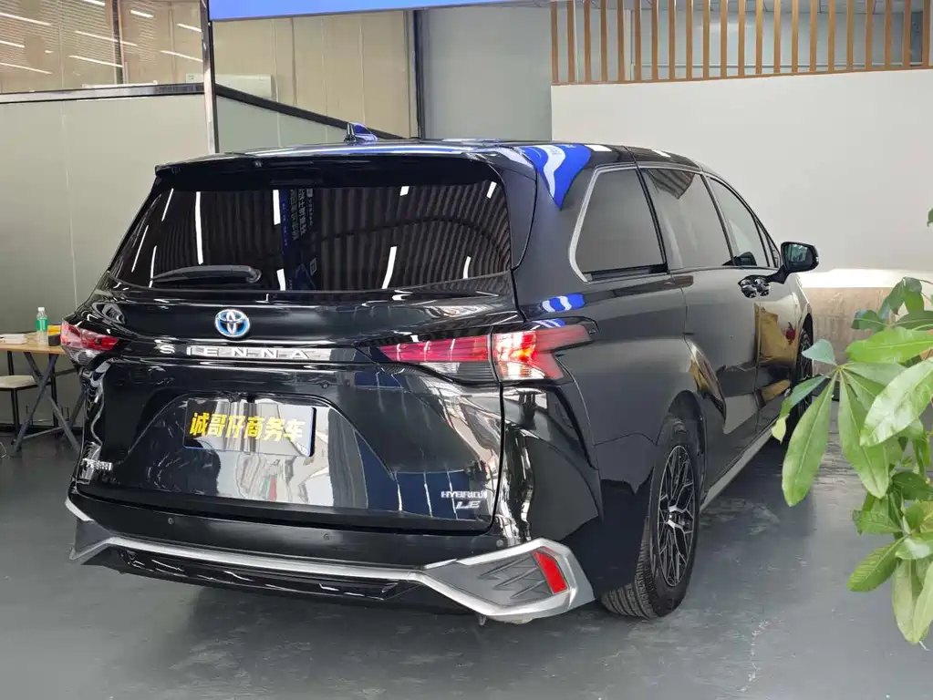 Toyota Sienna — миниатюра 26
