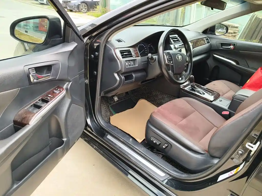 Toyota Camry — миниатюра 16