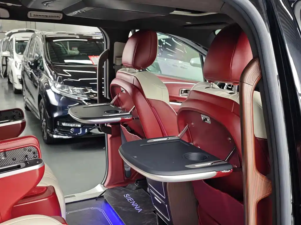 Toyota Sienna — миниатюра 12
