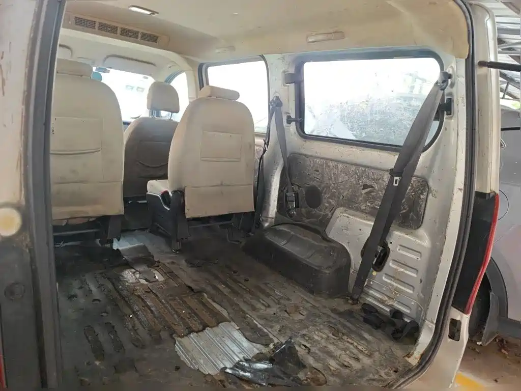 Wuling Rongguang V — миниатюра 10