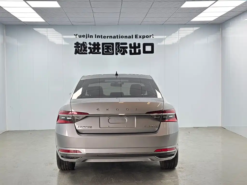 Skoda Superb — миниатюра 9