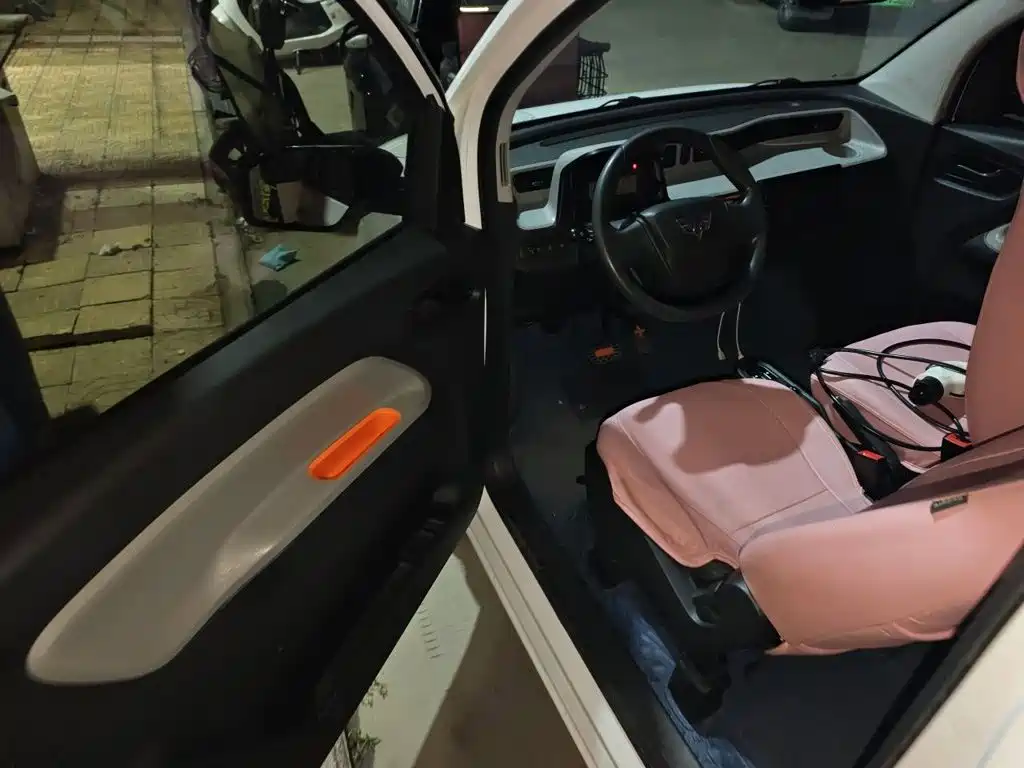 Wuling MINIEV — миниатюра 12