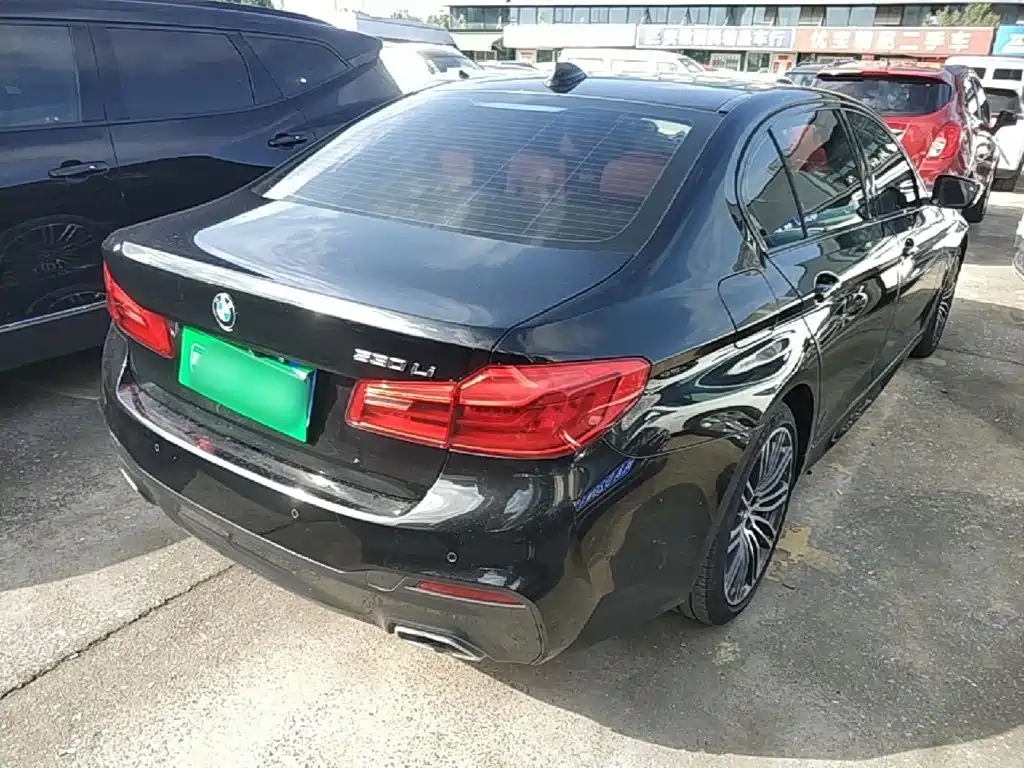 BMW 5 Series — миниатюра 7