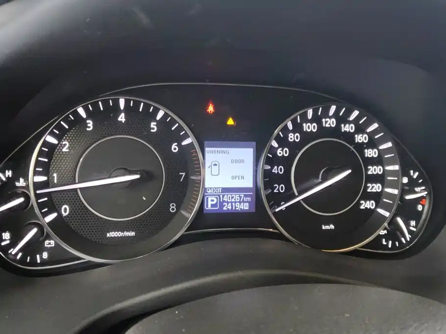Nissan Patrol — миниатюра 14
