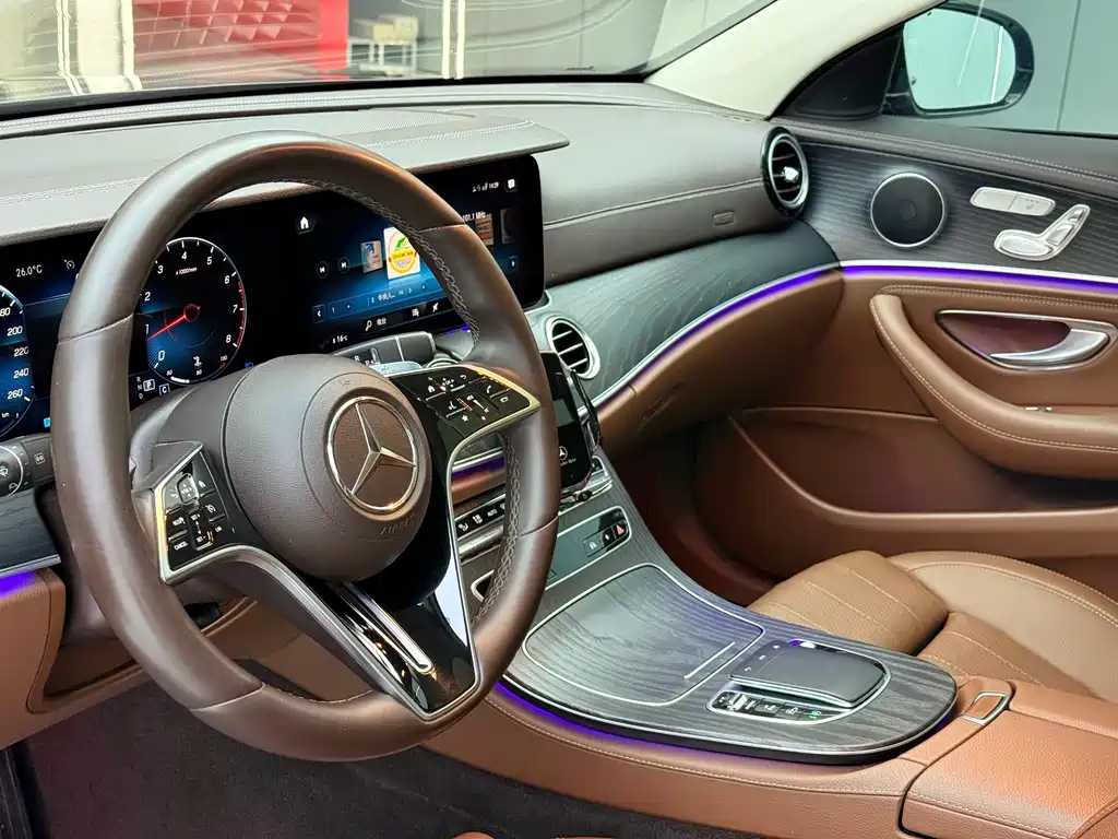 Mercedes-Benz E-Class — миниатюра 5