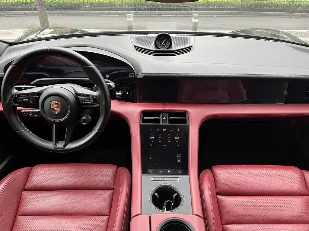 Porsche Taycan — миниатюра 5