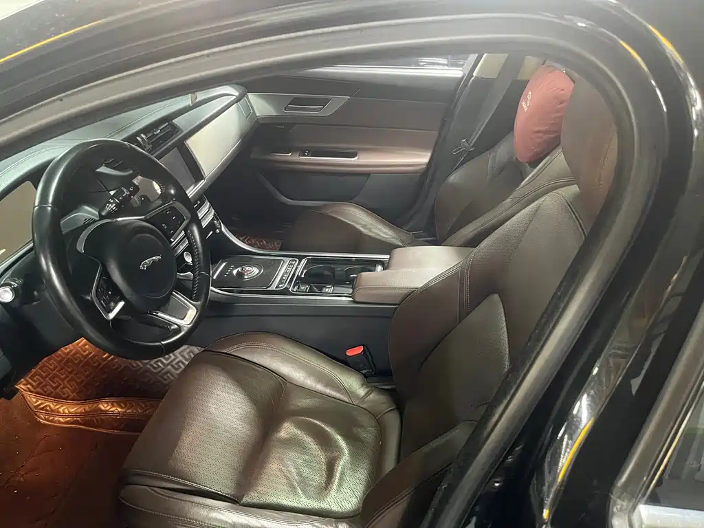 Jaguar XFL — миниатюра 4