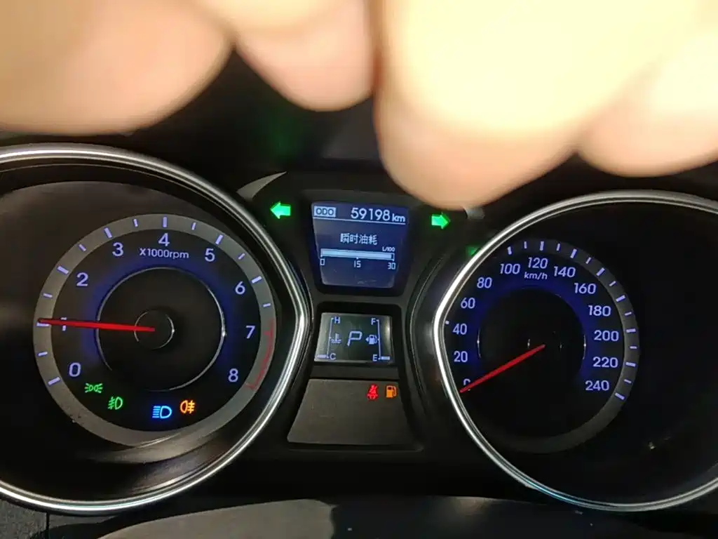 Hyundai Elantra Langdong — миниатюра 12