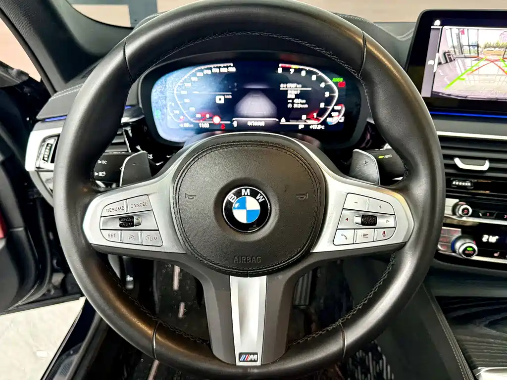 BMW 5 Series — миниатюра 9