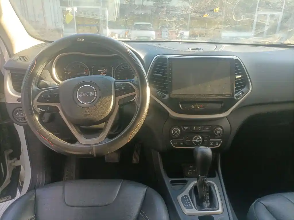 Jeep Cherokee — миниатюра 10