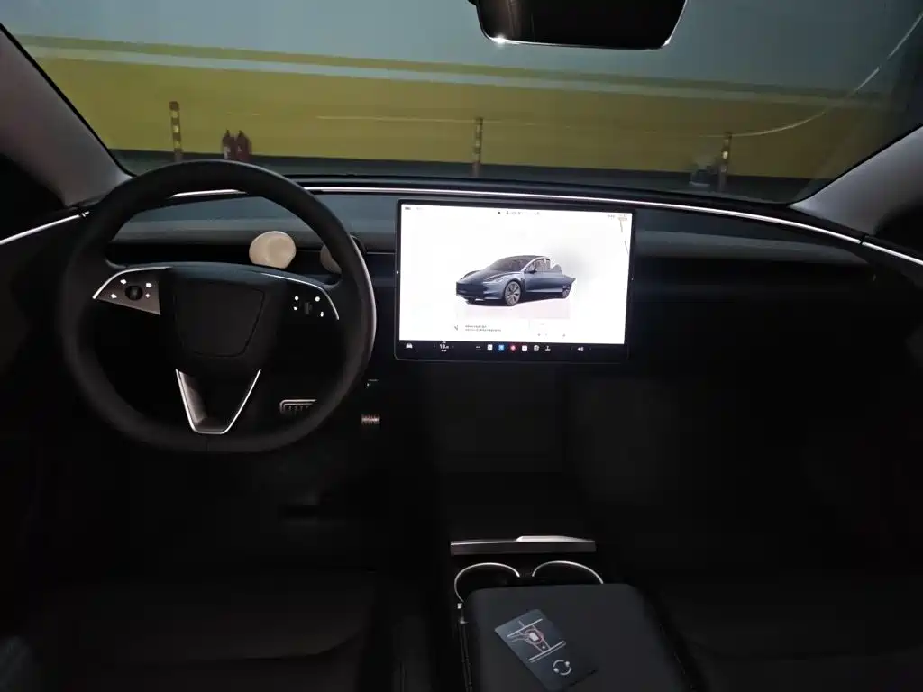 Tesla Model 3 — миниатюра 5