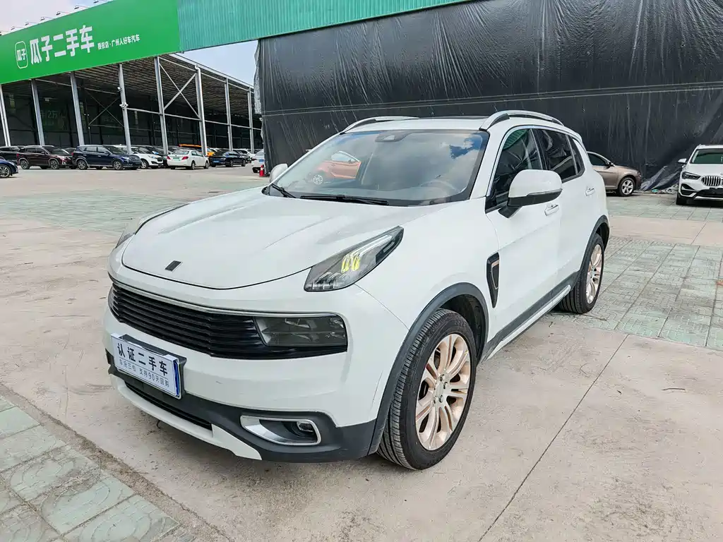 Lynk & Co 01