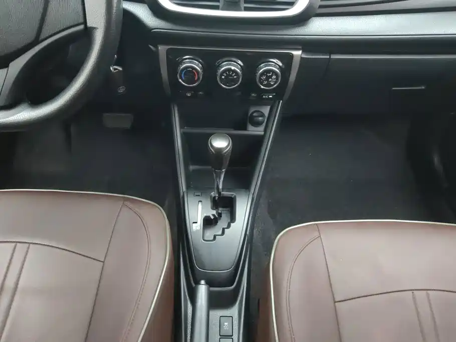Toyota Yaris L — миниатюра 16