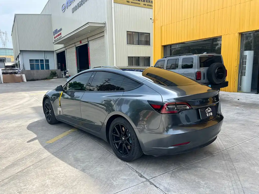 Tesla Model 3 — миниатюра 6