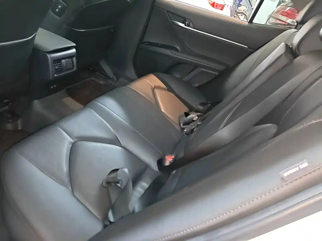 Toyota Camry — миниатюра 17