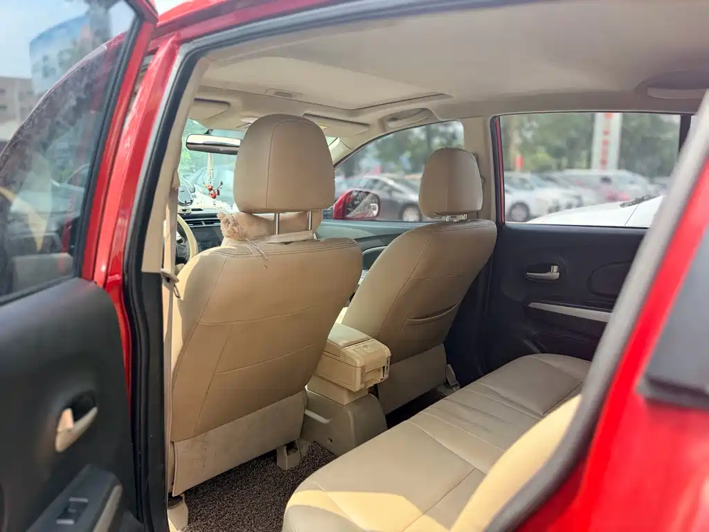Venucia R50 — миниатюра 10