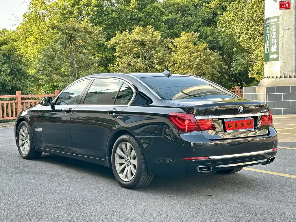 BMW 7 Series — миниатюра 7