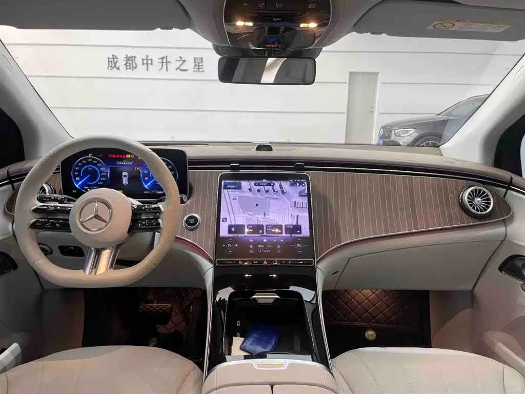 MERCEDES-BENZ EQE SUV