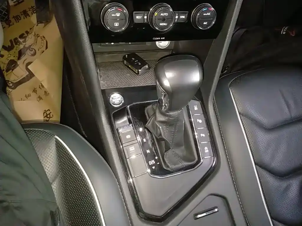 Volkswagen Tiguan L — миниатюра 14