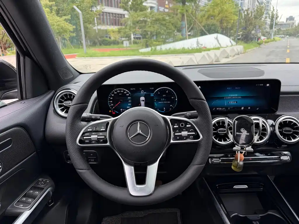 Mercedes-Benz GLB — миниатюра 13