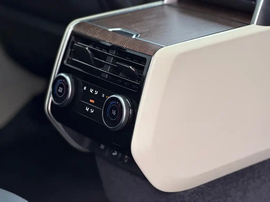 Land Rover Range Rover — миниатюра 20