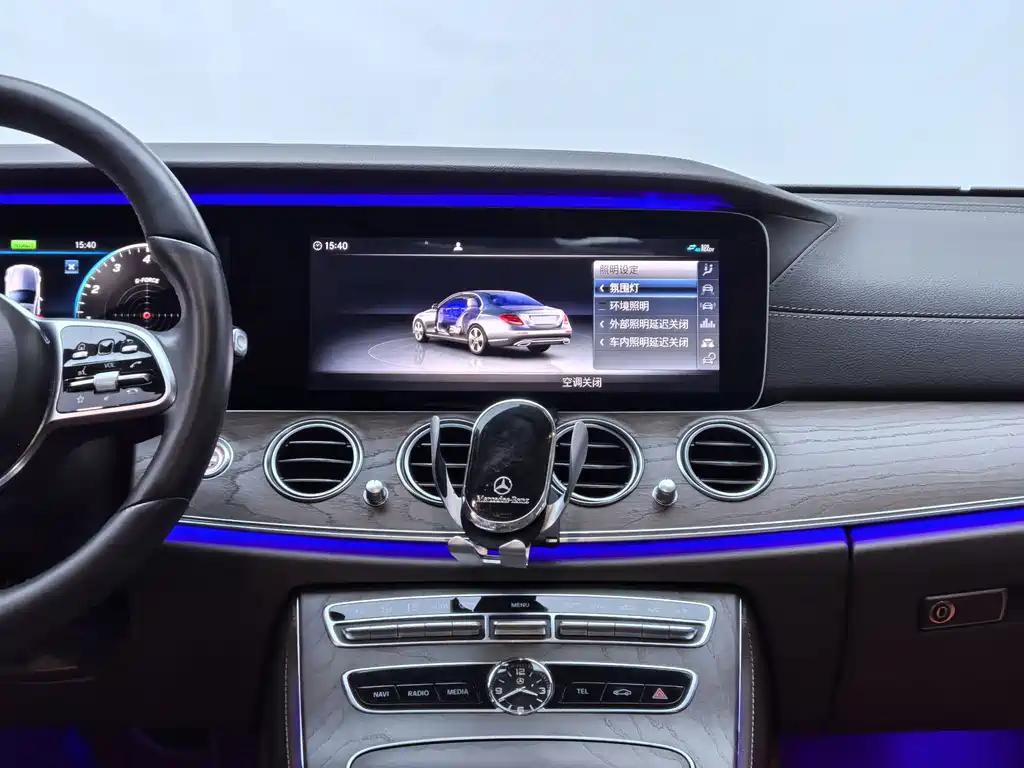 Mercedes-Benz E-Class — миниатюра 13