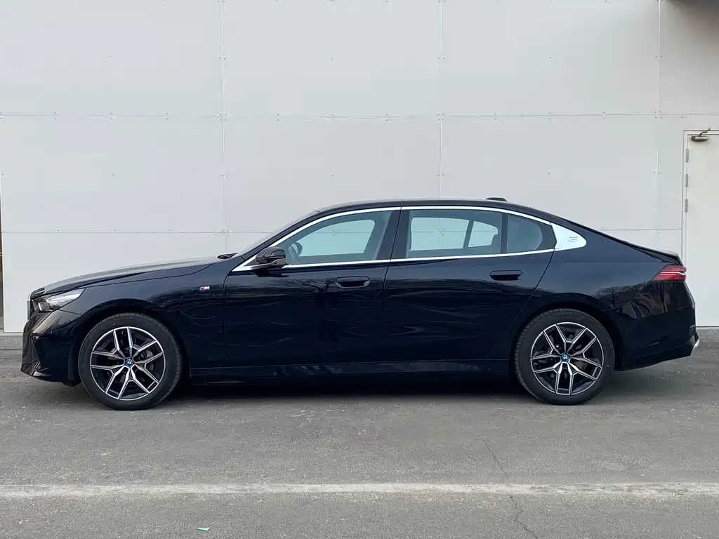 BMW I5