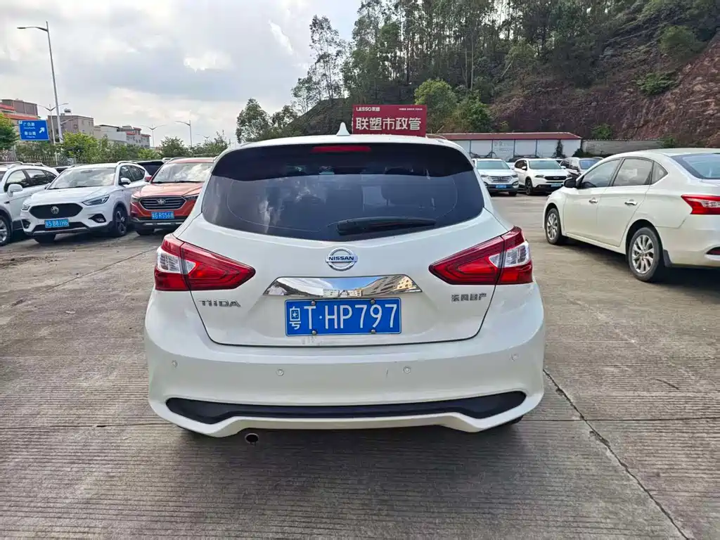 Nissan Tiida — миниатюра 8