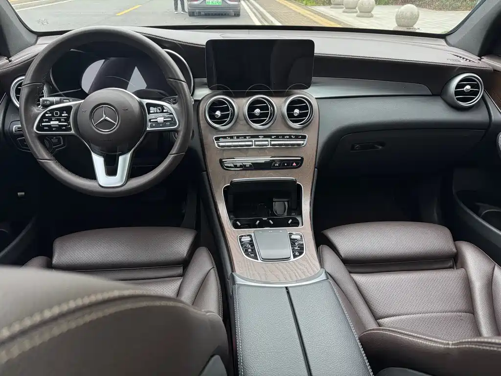 MERCEDES-BENZ GLC