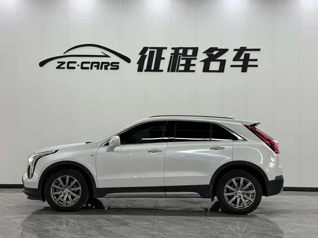 CADILLAC XT4
