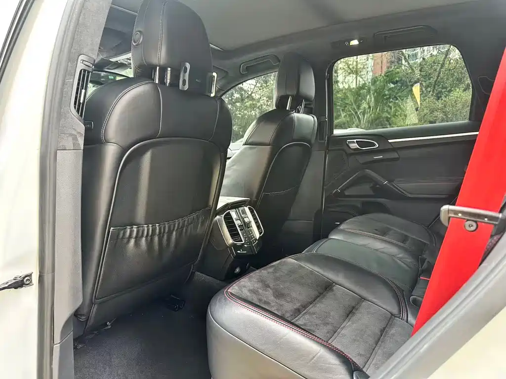Porsche Cayenne — миниатюра 8