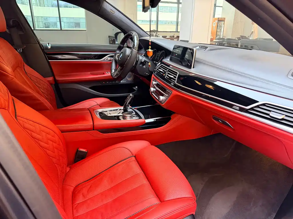 BMW 7 Series — миниатюра 12