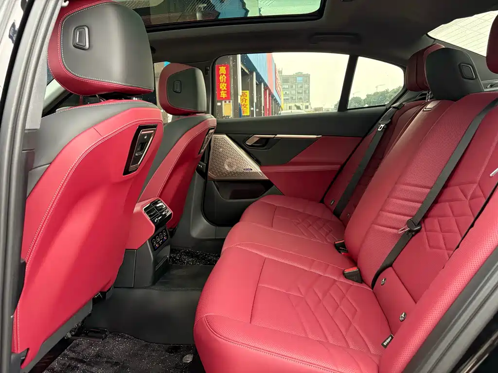BMW 5 Series — миниатюра 13