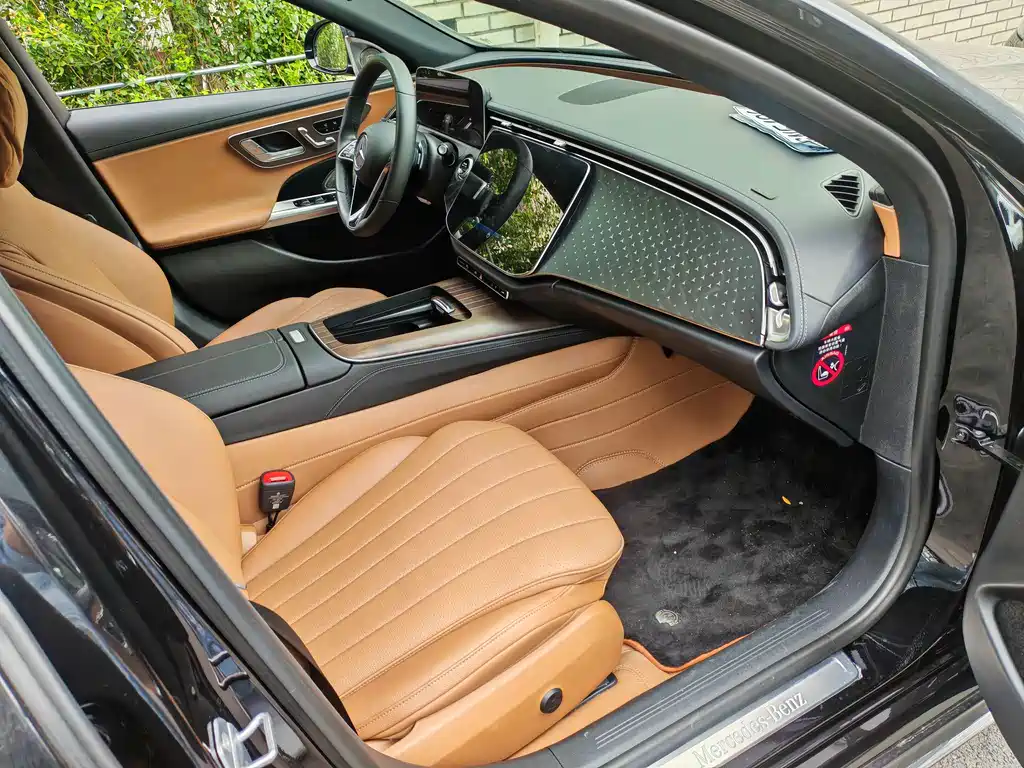 Mercedes-Benz E-Class — миниатюра 8