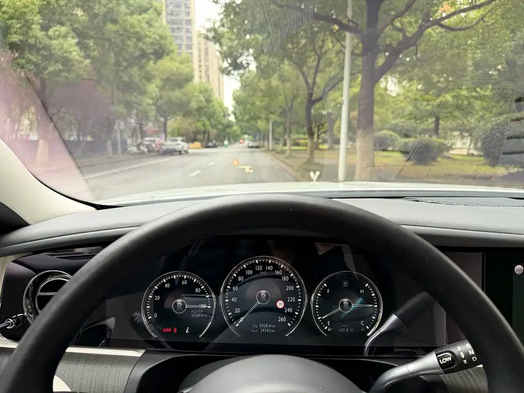 Rolls-Royce Ghost — миниатюра 20