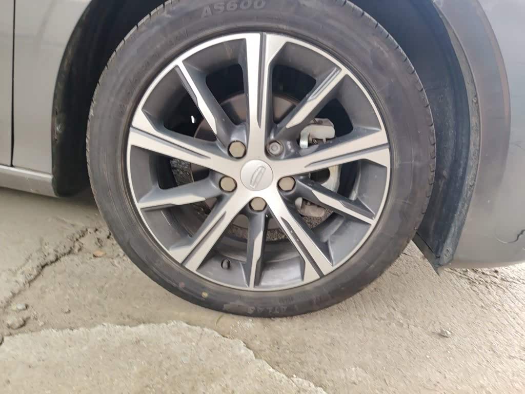 Geely Emgrand 1.5 л 2023 г. Серебристо-серый, пробег 29100 км
