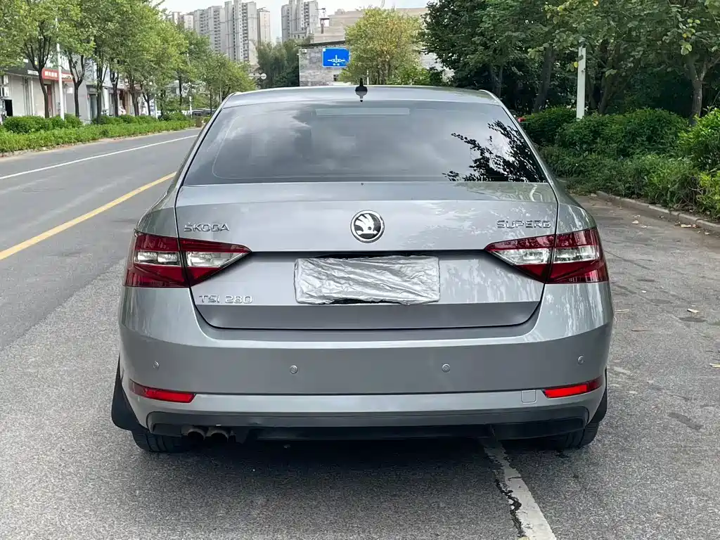 Skoda Superb — миниатюра 5