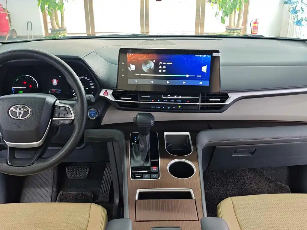 Toyota Sienna — миниатюра 13