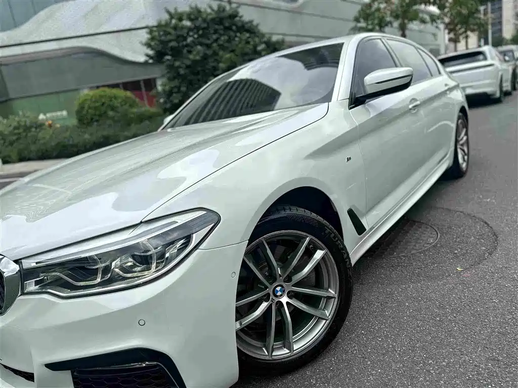 BMW 5 Series — миниатюра 12