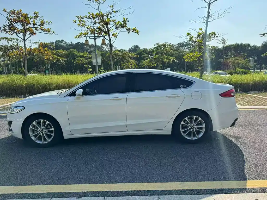 Ford Mondeo — миниатюра 6