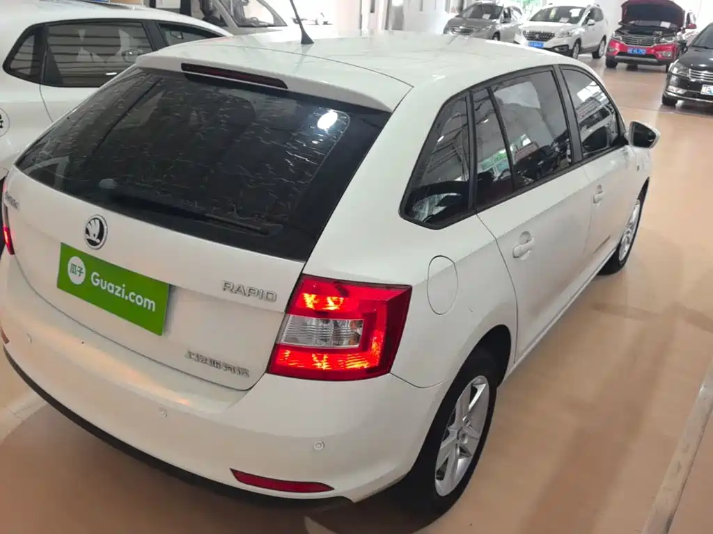 Skoda Rapid Spaceback — миниатюра 7