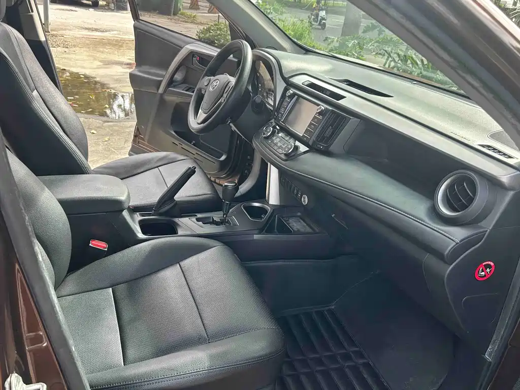 Toyota RAV4 — миниатюра 4
