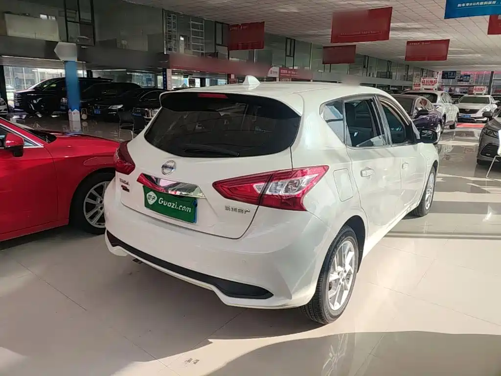 Nissan Tiida — миниатюра 7