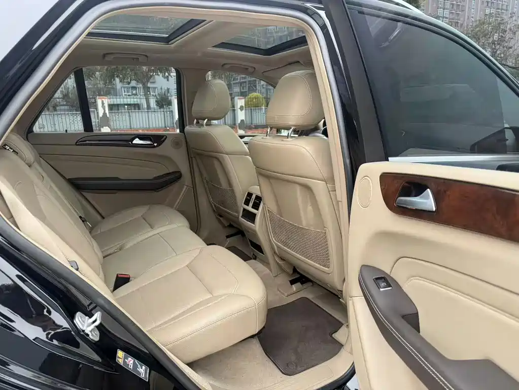 Mercedes-Benz M-Class — миниатюра 14